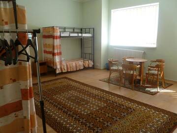 Спальное место на двухъярусной кровати в общем номере для женщин в  Hostel 85